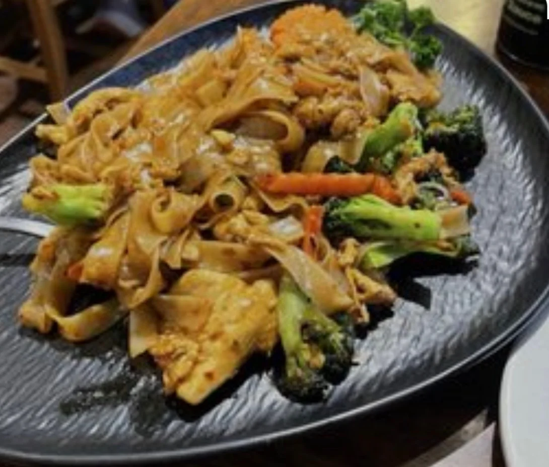 Stir-fried Thai pad see ew with chicken and vegetables