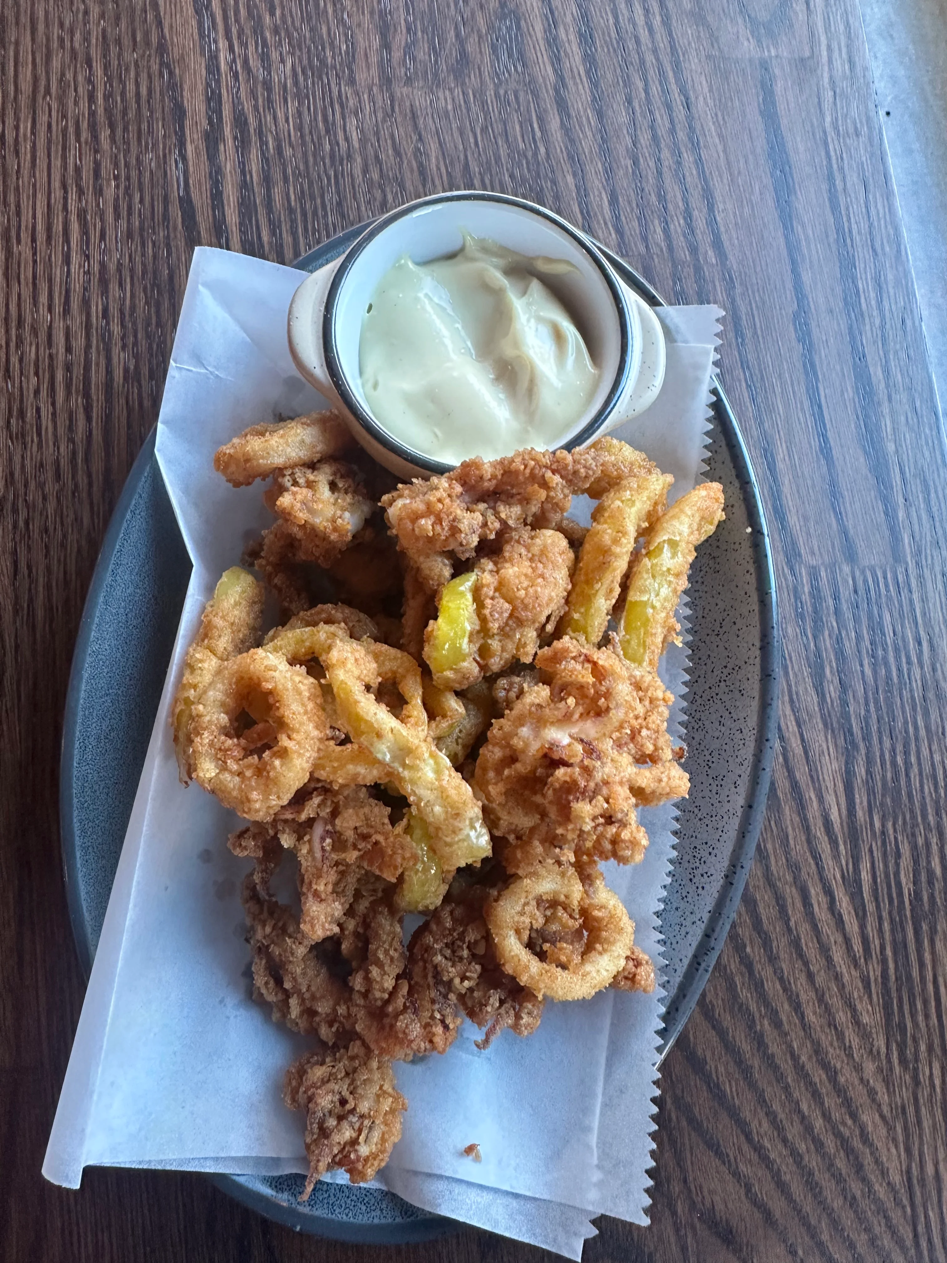 Crispy fried calamari with dipping sauce