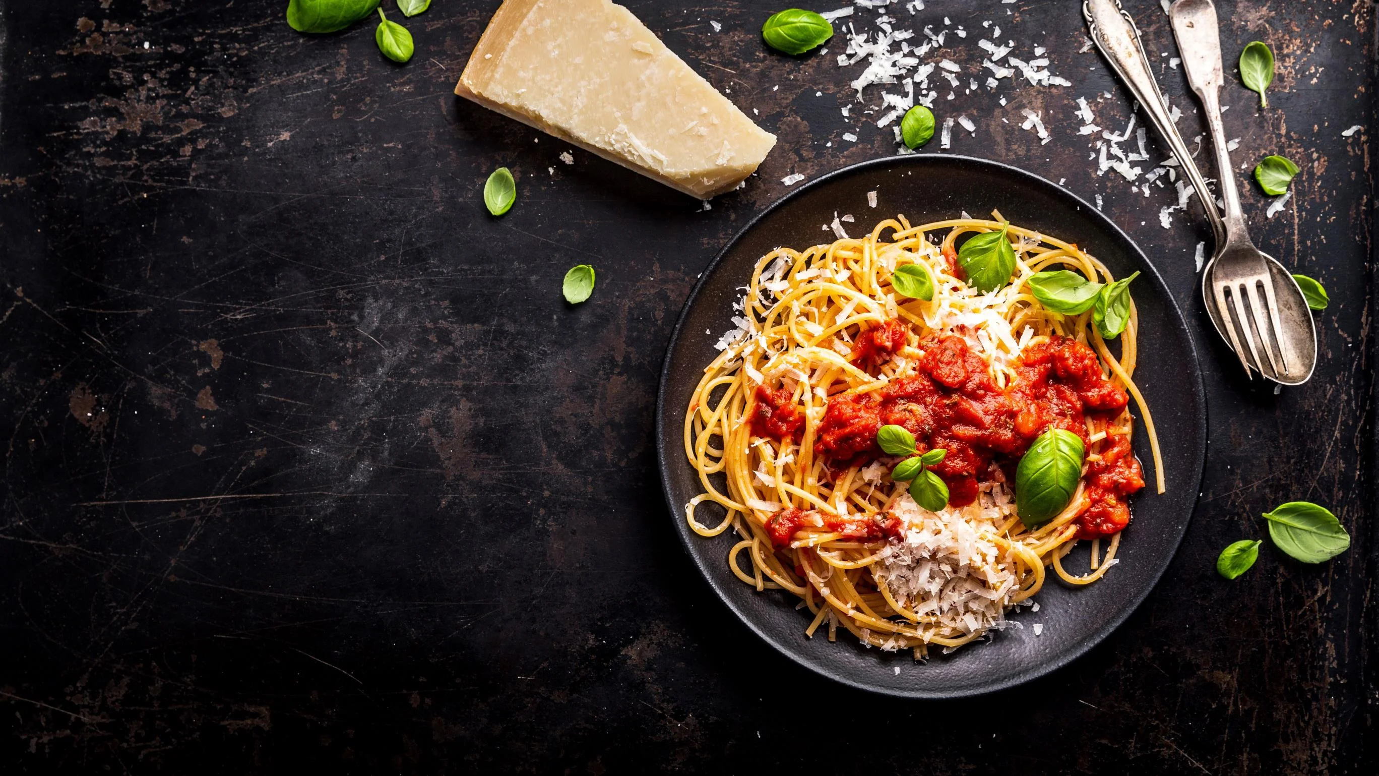 Classic Italian spaghetti with marinara sauce and fresh basil