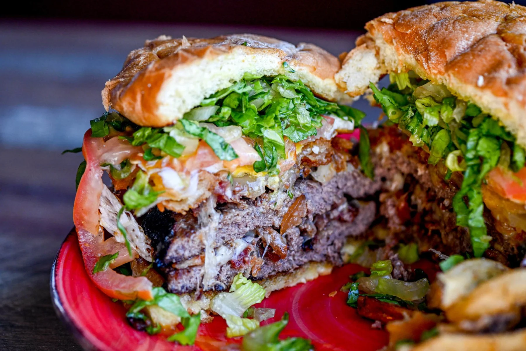 Juicy American cheeseburger with fresh toppings