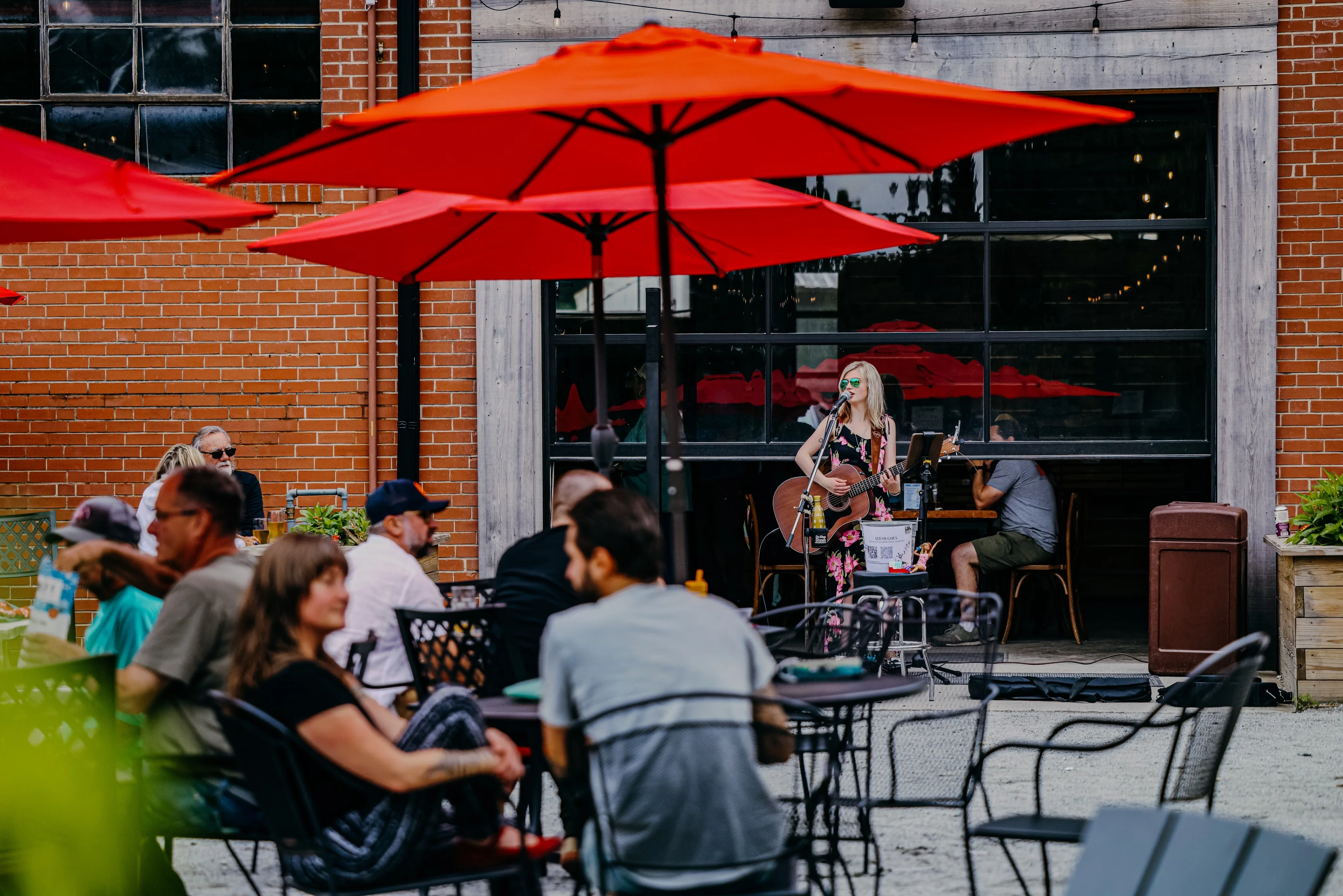 Live music performance in a vibrant outdoor dining area