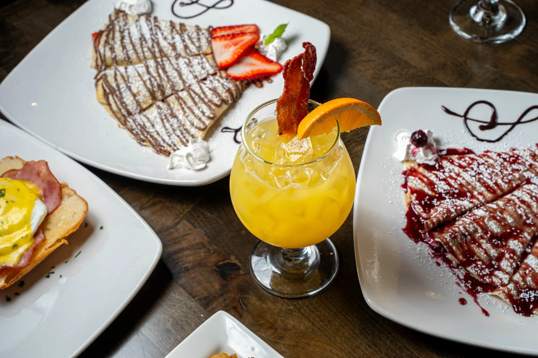 Delicious crepes with fruit and a refreshing cocktail in a cozy setting