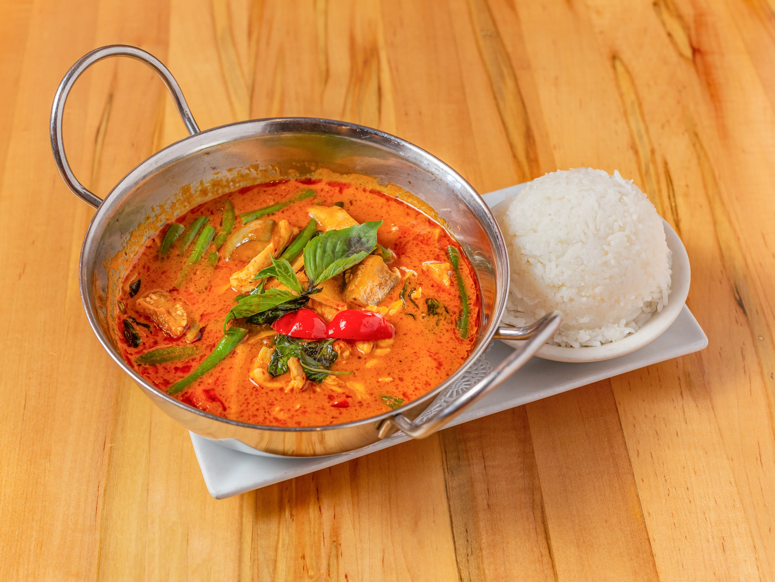 Thai red curry with chicken and jasmine rice