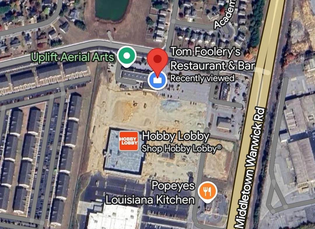 Map showing Tom Foolery's Restaurant & Bar location near shopping areas