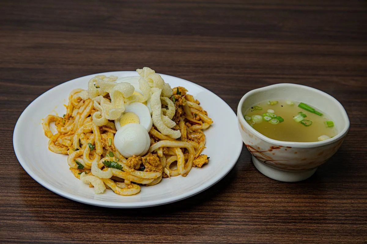 Udon Noodle Salad [နန်းကြီးသုပ်]