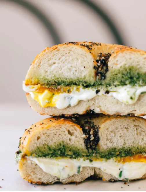Bagel sandwich with pesto and egg filling