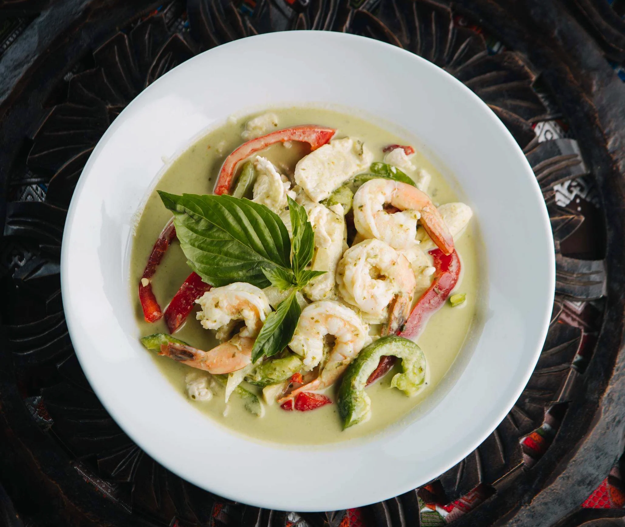 Thai shrimp soup with aromatic herbs