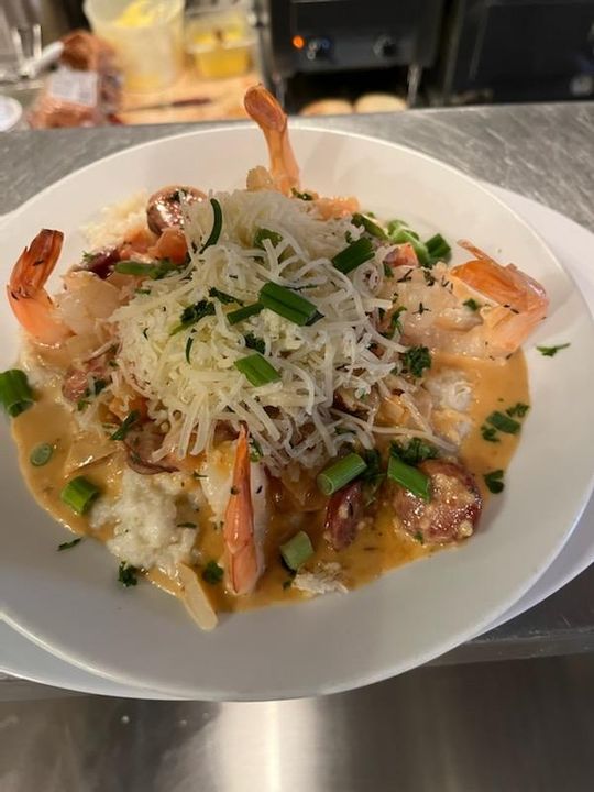 Grits n' Gravy - #15 Ground Beef, Green Chilis, Onion & Cheddar