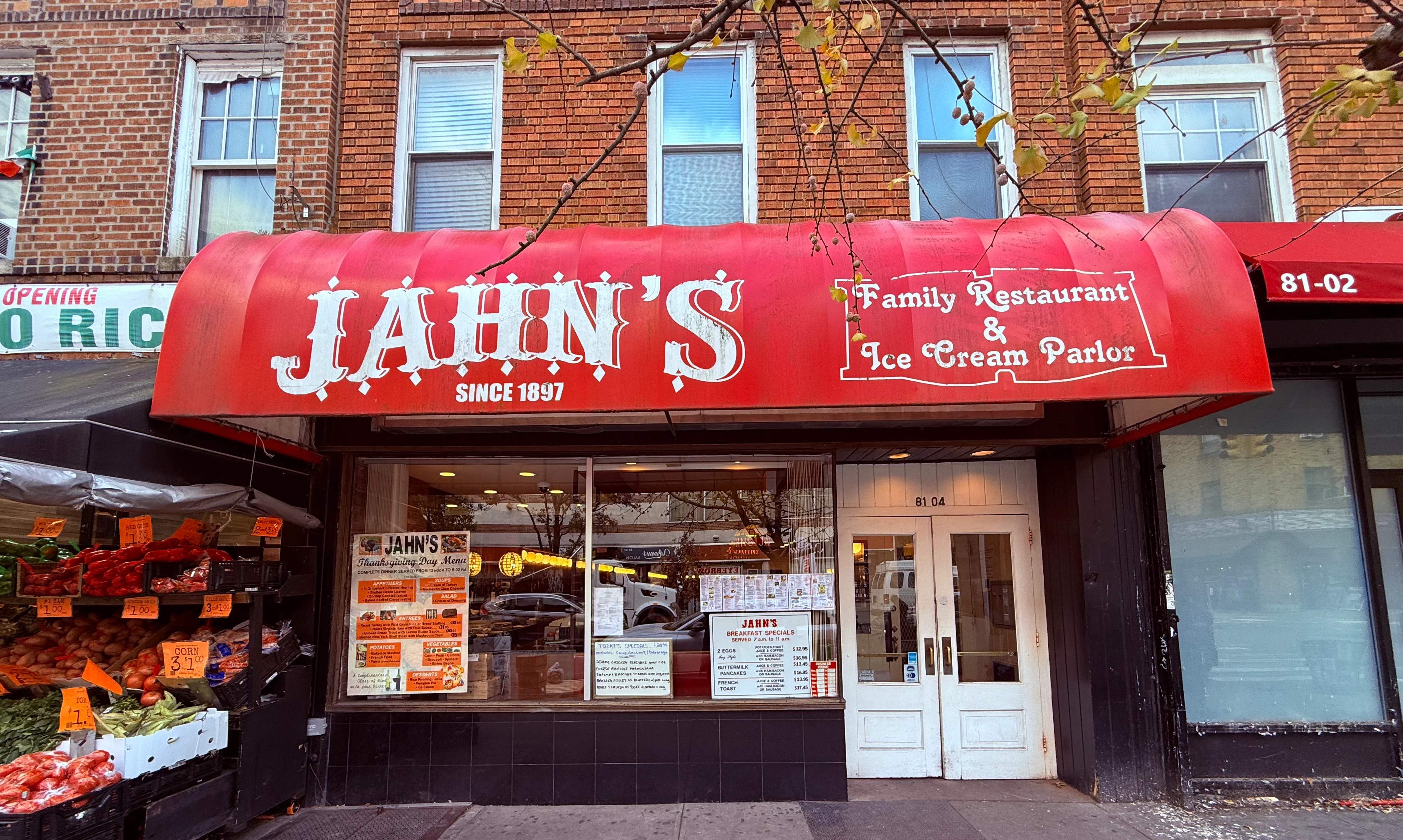 Exterior of Jahn's Family Restaurant & Ice Cream Parlor