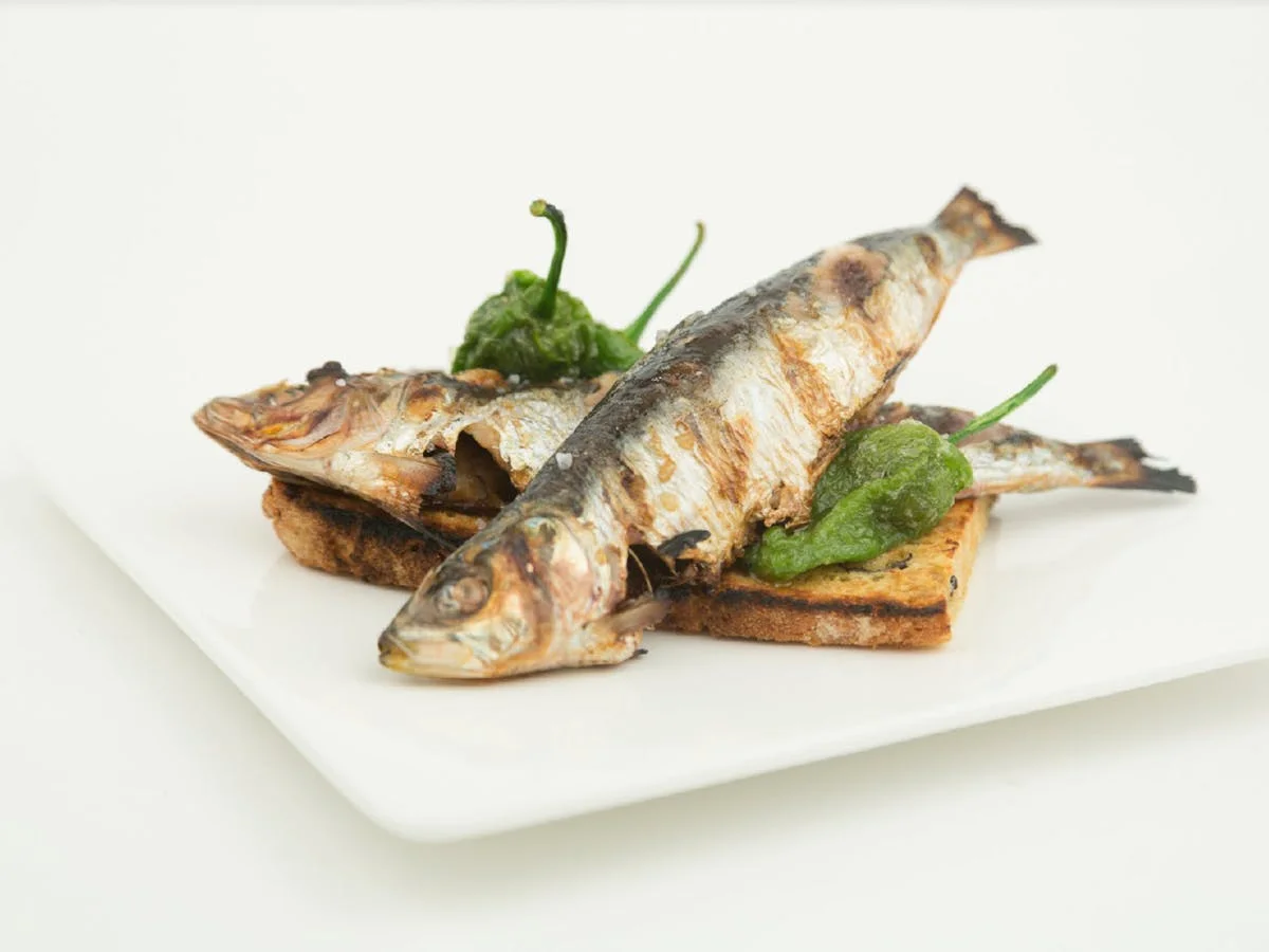 Grilled sardines on toast with green sauce