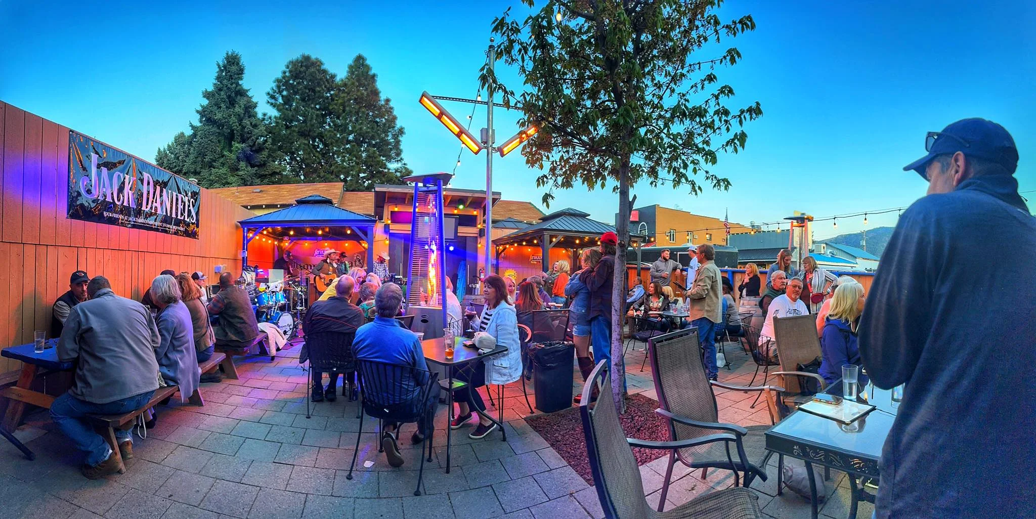 Outdoor dining area with live music and vibrant atmosphere