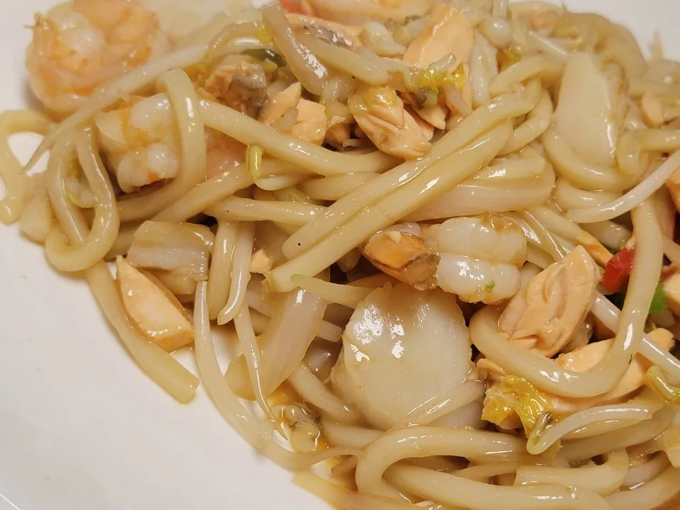 Seafood Yaki Udon