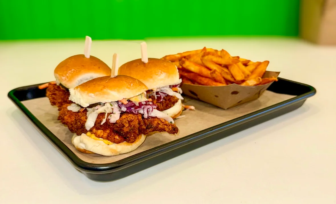 3 Macaco Sliders with Nashville Hot Fries