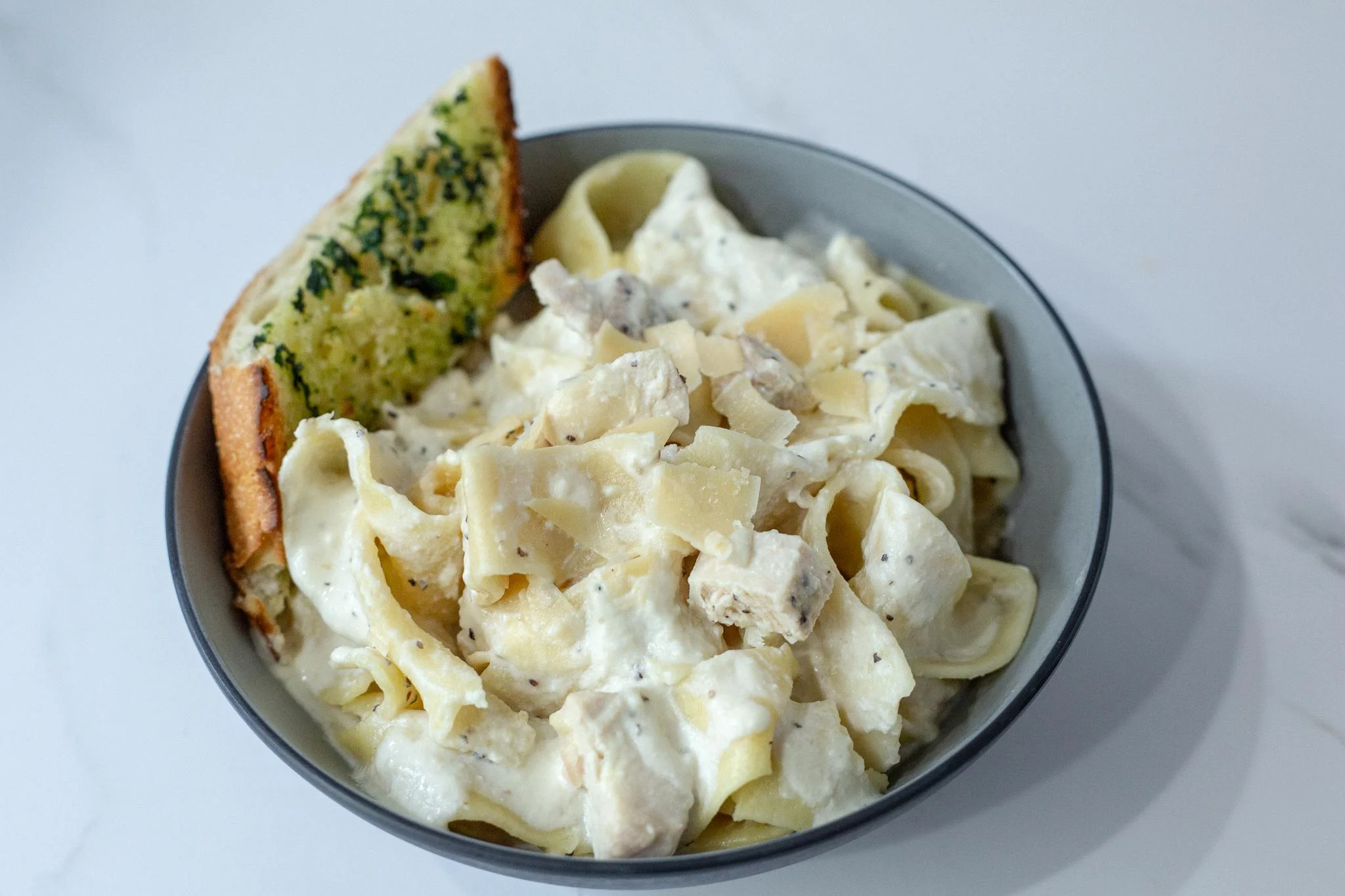 Chicken Bacon Alfredo Family Pan (Hot & Ready)