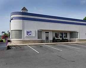 Modern fast-food restaurant exterior with outdoor seating