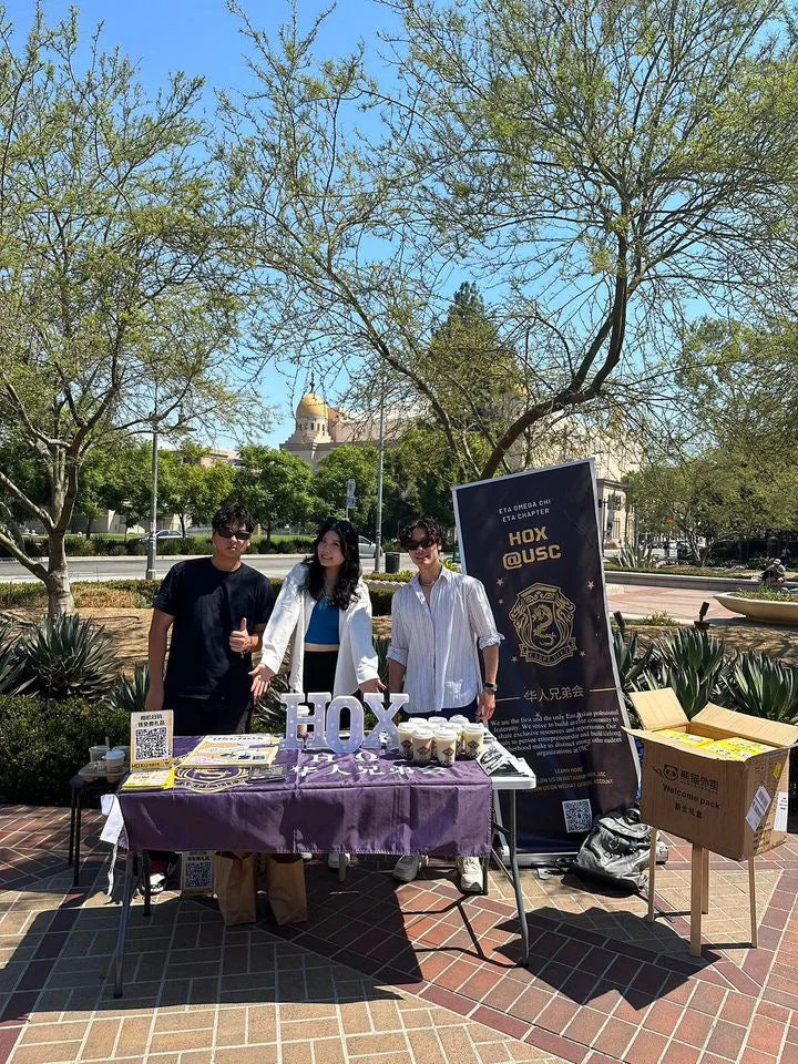 Students promoting HOX organization at USC campus event