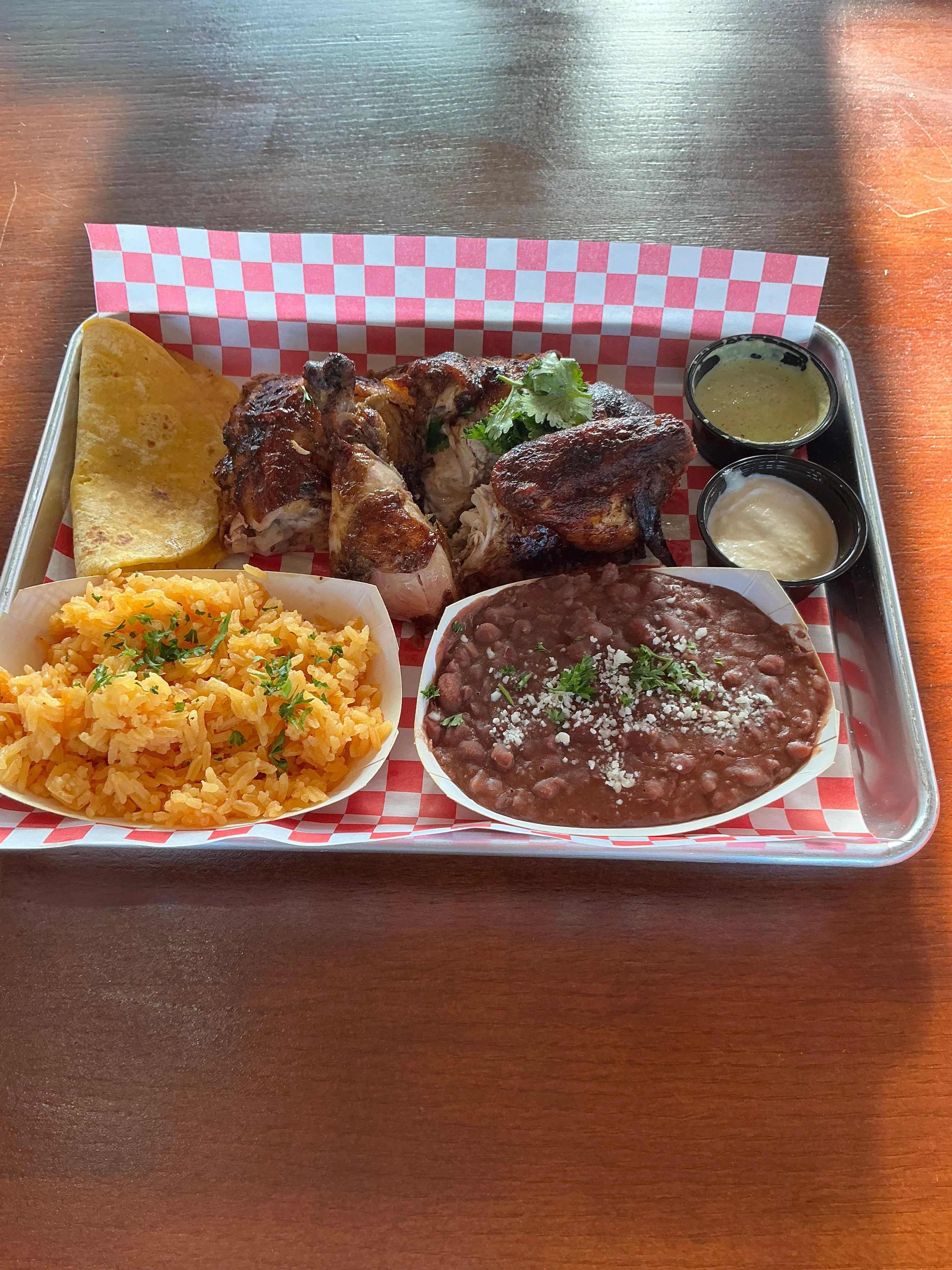 MITAD DE POLLO/HALF CHICKEN/2 sides / 1 sauce