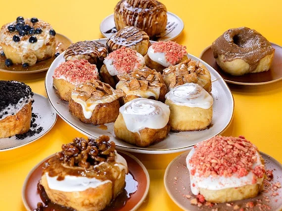 Topped Event Pack (50 Regular Size Cinnamon Rolls)