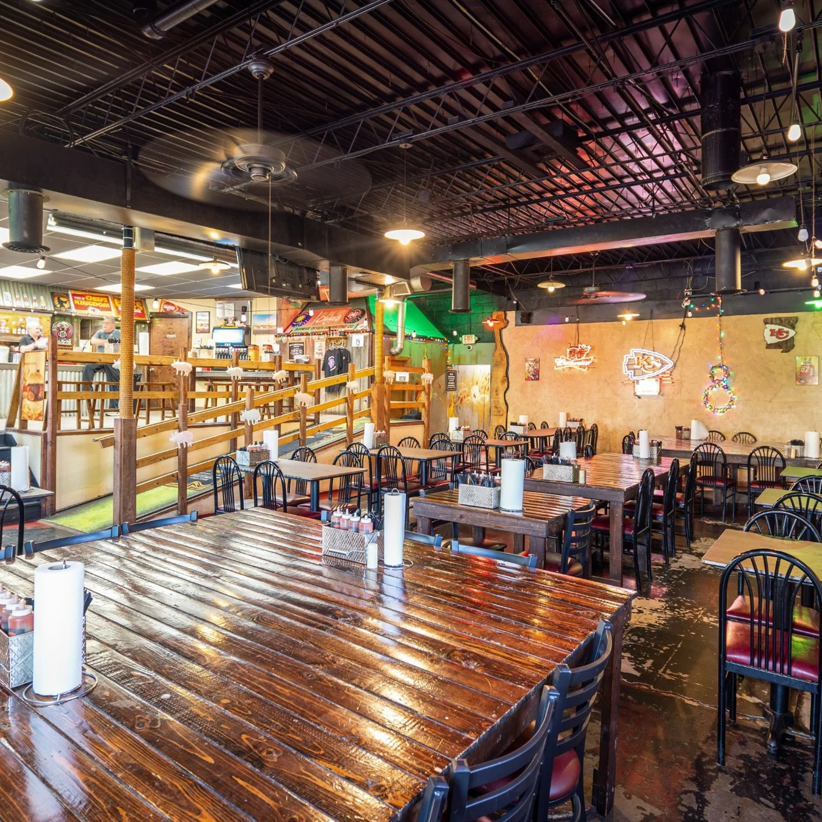 Kansas City barbecue restaurant exterior with brick wall and vintage pig sign