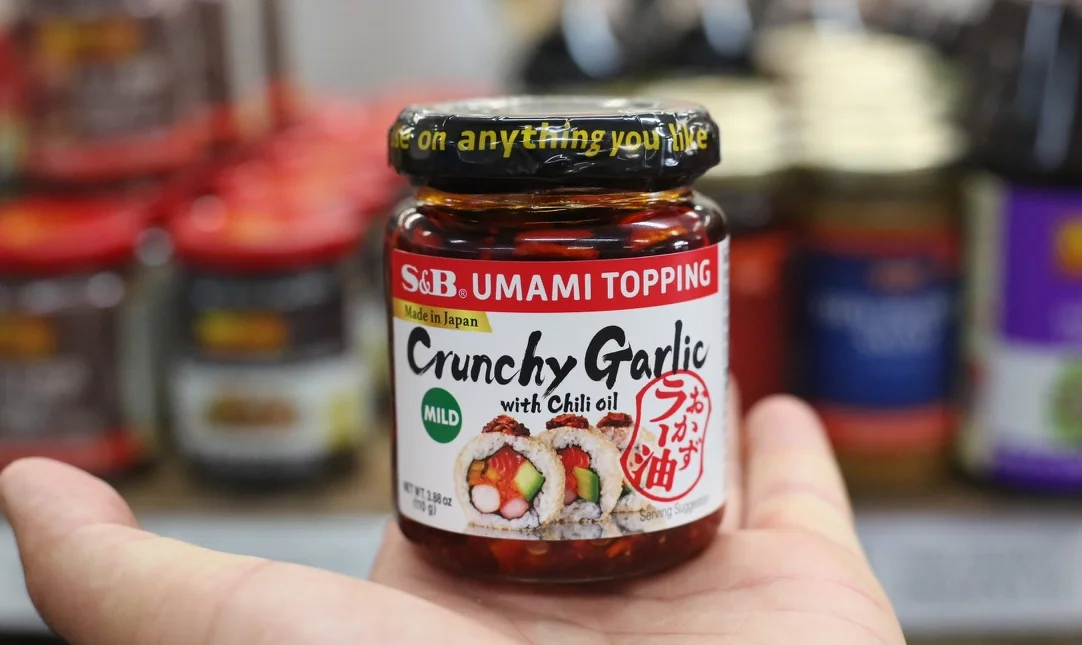 Japanese umami topping with crunchy garlic and chili oil