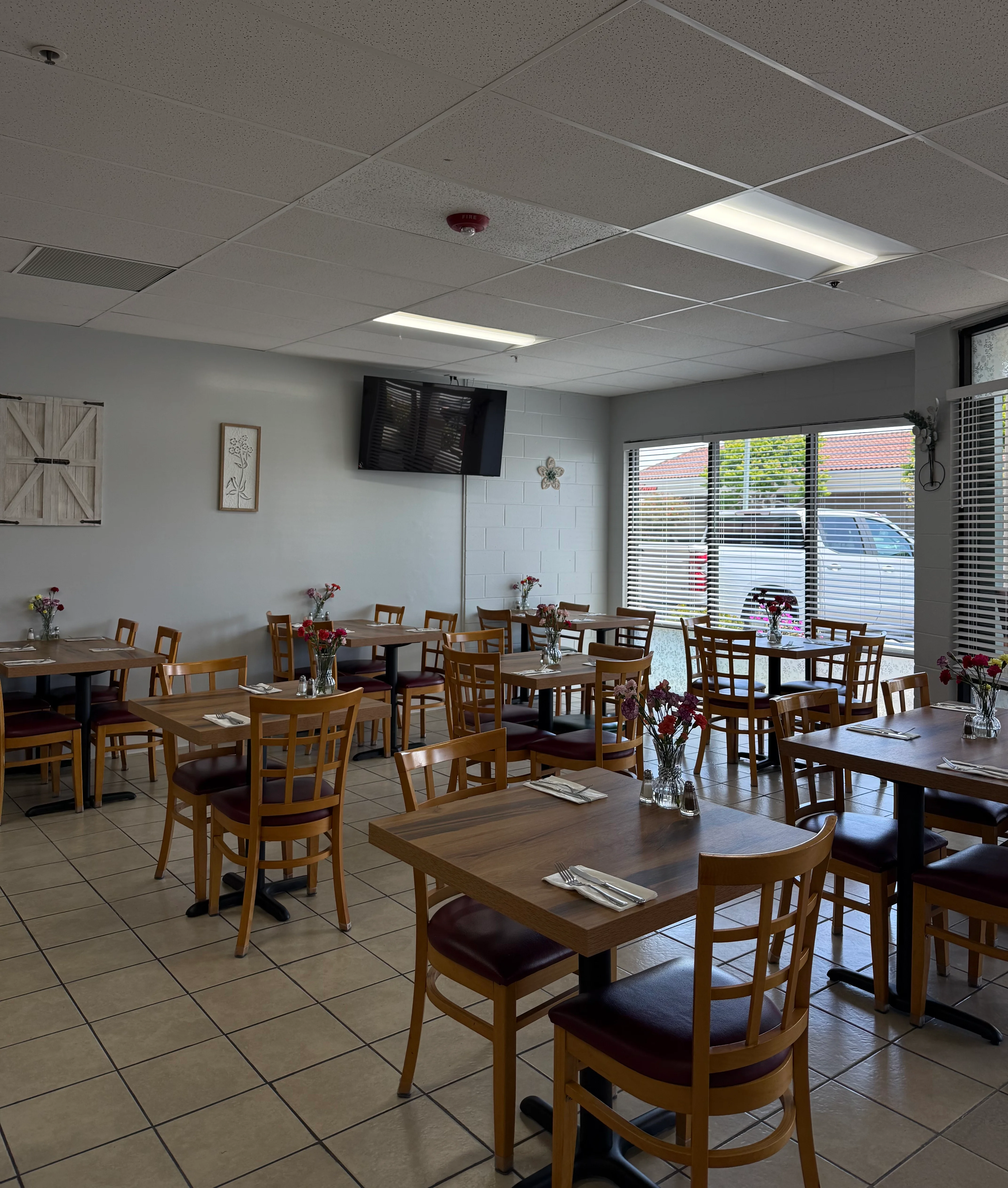 Cozy restaurant interior with wooden tables and floral centerpieces