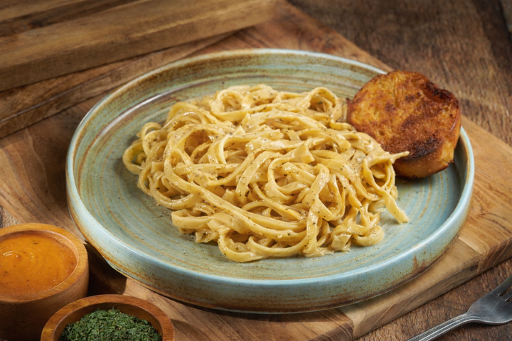 17560 NW 27th Ave Suite 113 - Alfredo Pasta (Serves Approx. 25