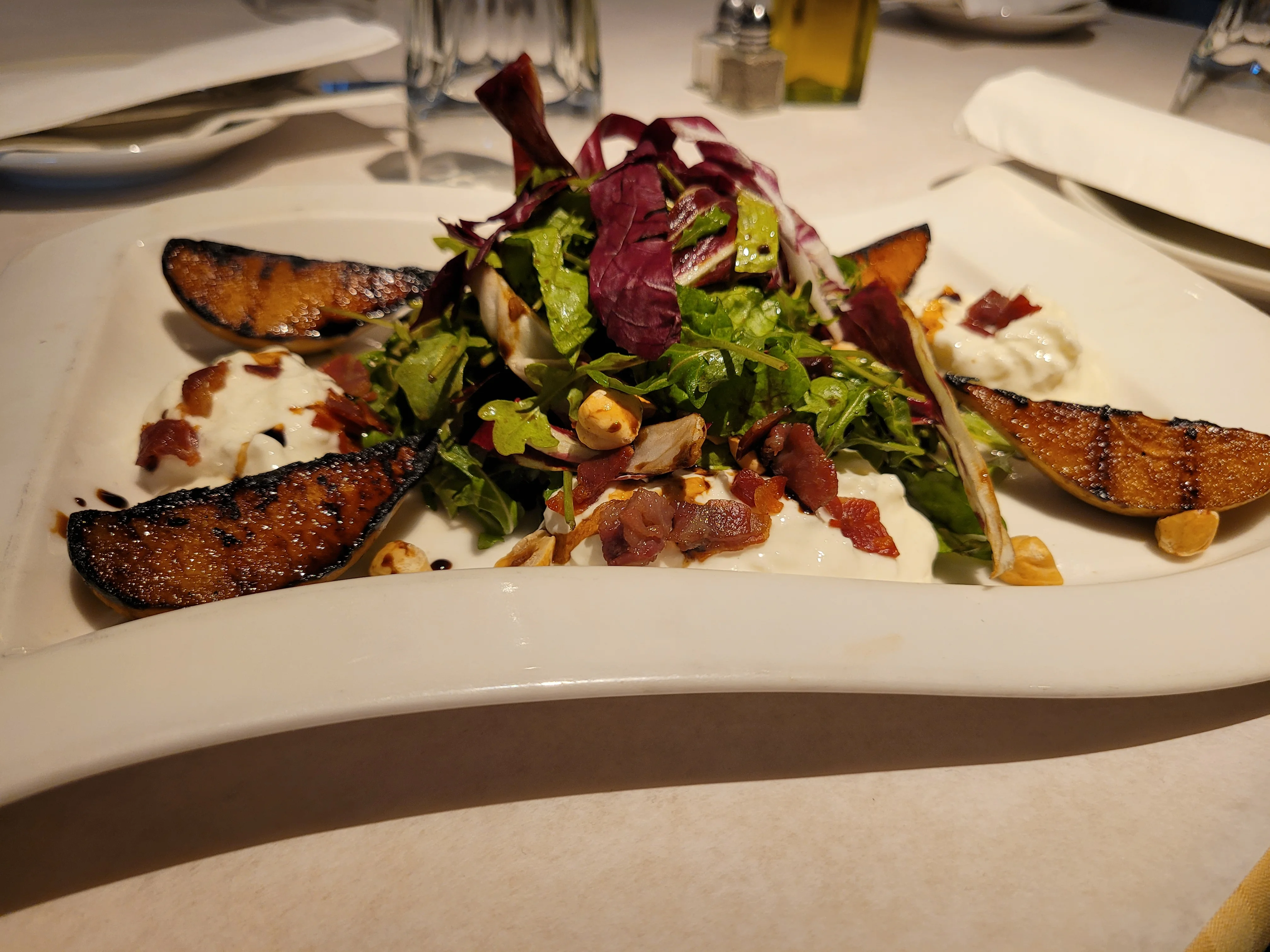 Grilled peach salad with greens and bacon