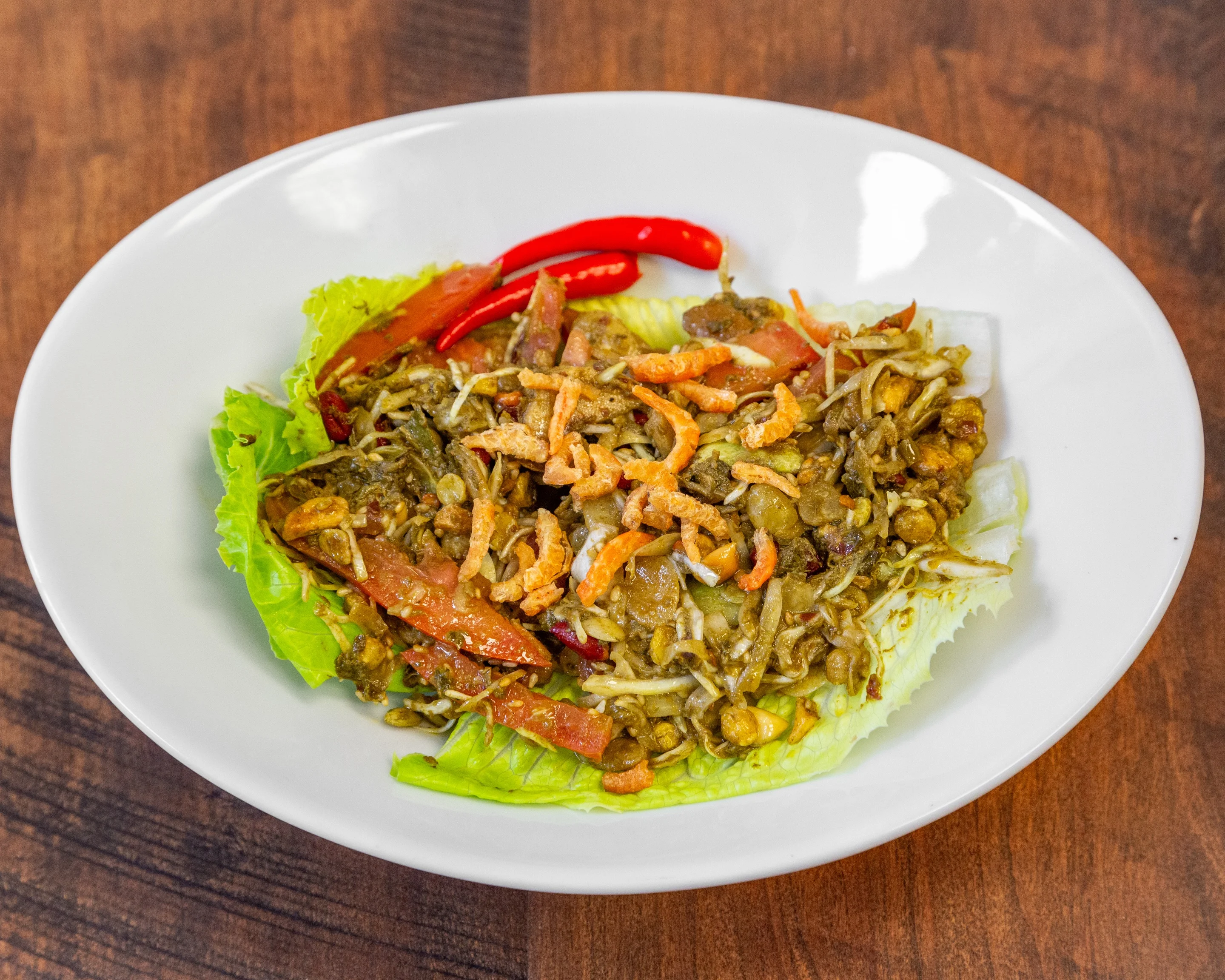 Thai green papaya salad with crispy toppings