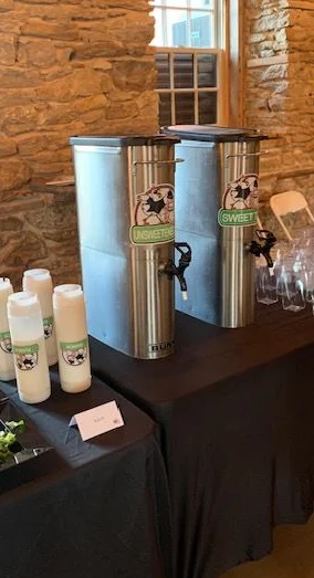 Beverage station with sweet and unsweet tea dispensers
