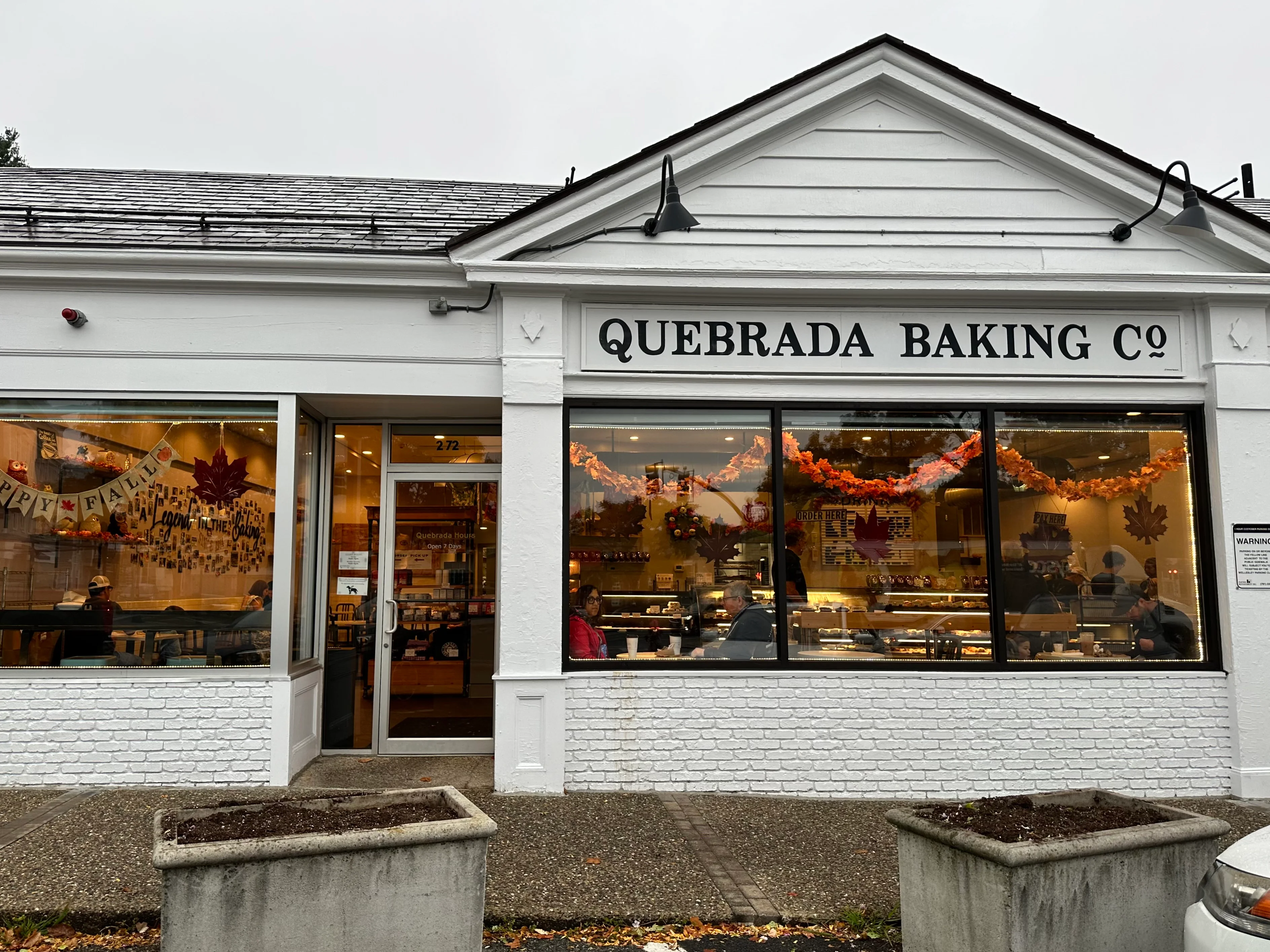 Quebrada Wellesley storefront