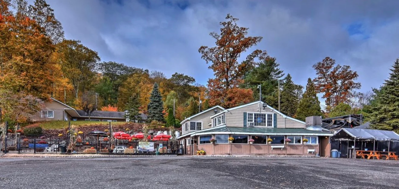 Visit Mason Street Bar & Grille Lake Hopatcong NJ waterfront restaurant with dock and dine access stunning lake views and dining near me