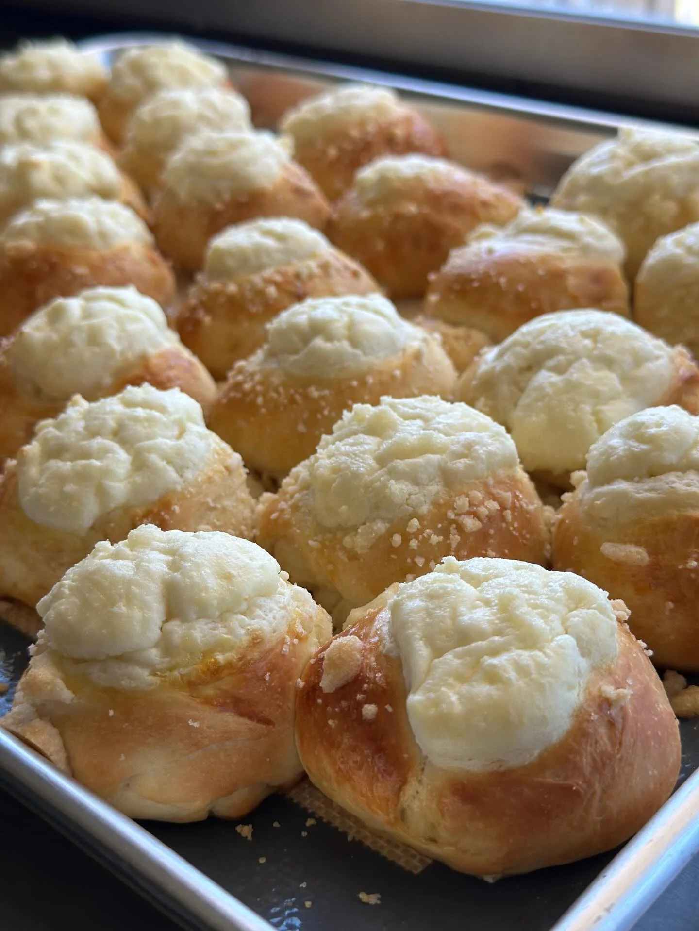 Freshly baked Brazilian pão de queijo rolls