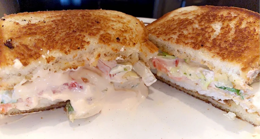 Grilled chicken sandwich with creamy sauce