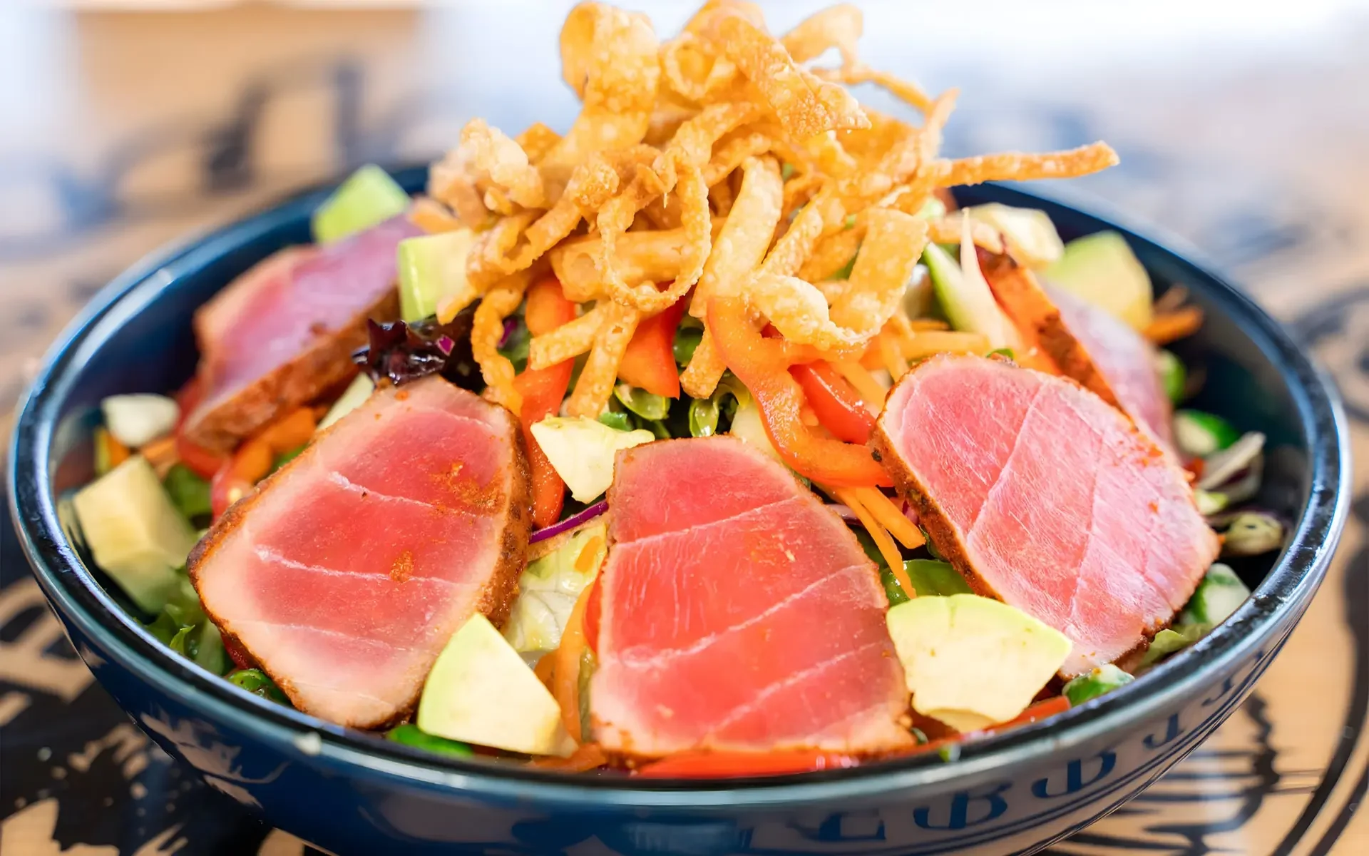 Seared tuna salad with crispy wontons