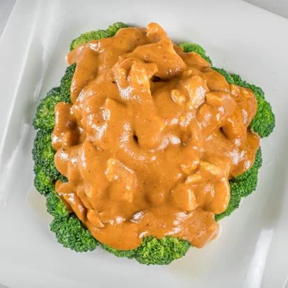 Savory chicken satay served on a bed of broccoli