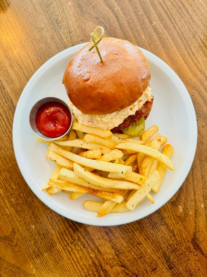 HOT HONEY CHICKEN SANDWICH at Ardsley Station