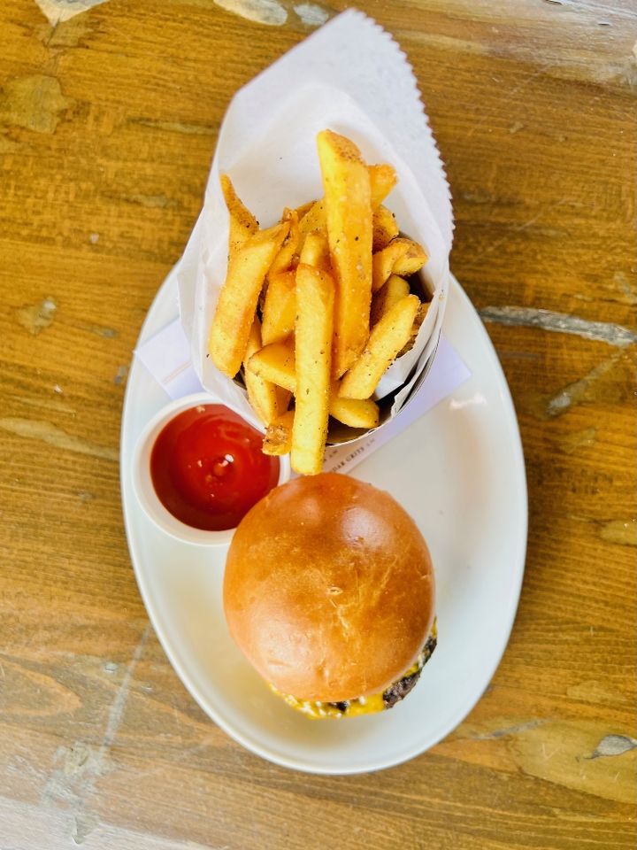 KIDS BURGER at Ardsley Station