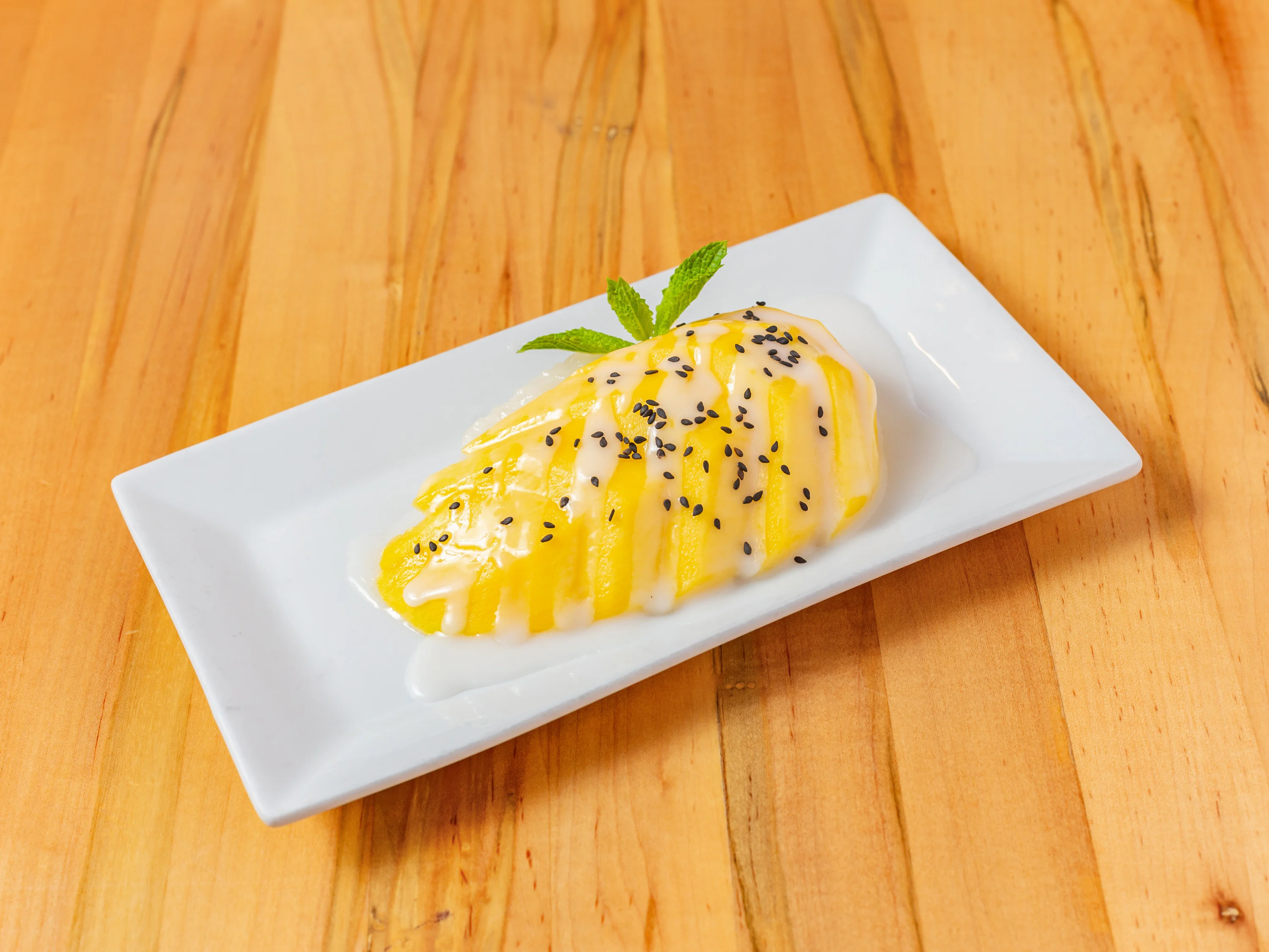 Mango sticky rice dessert with coconut cream
