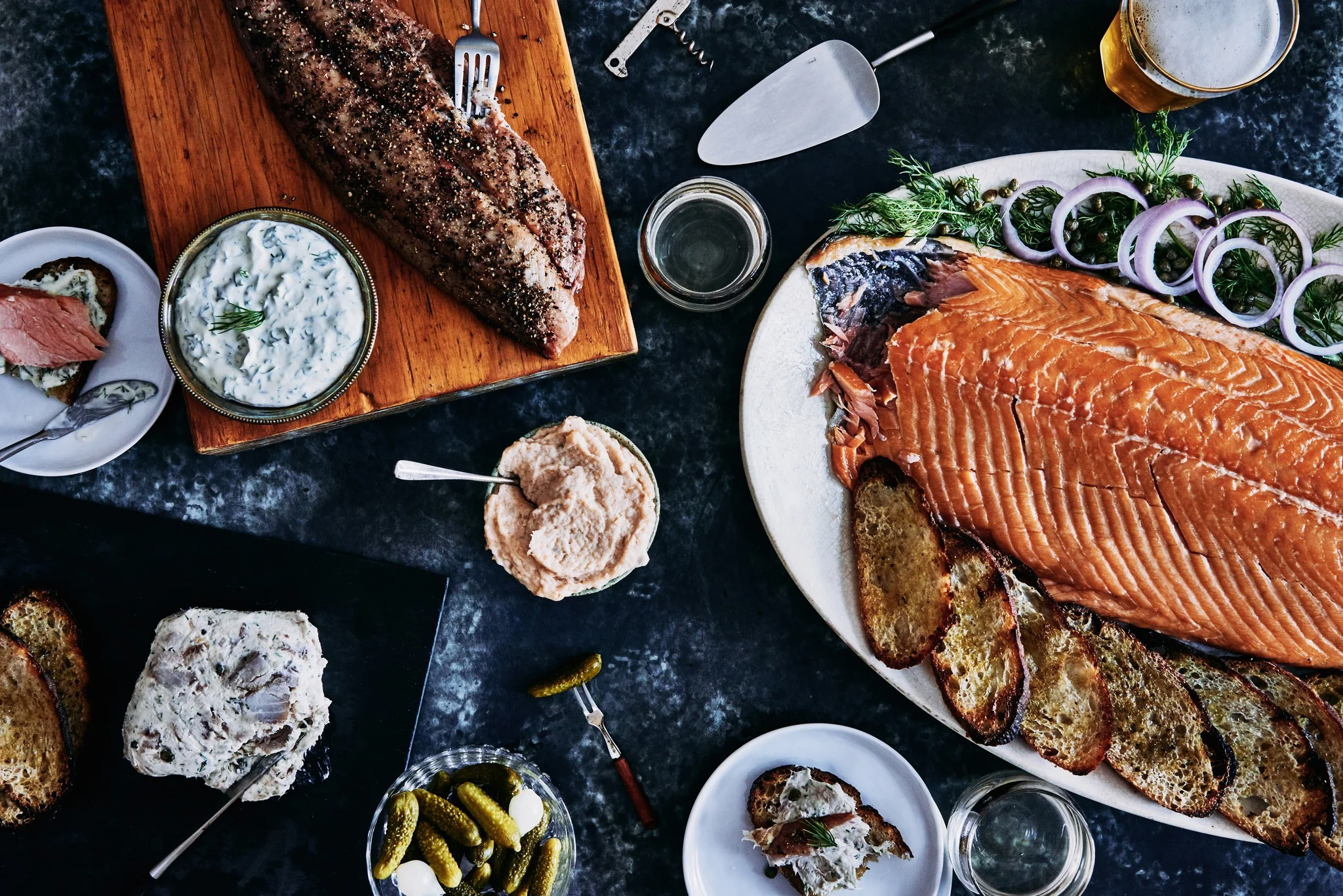 Smoked salmon platter with rye bread and accompaniments