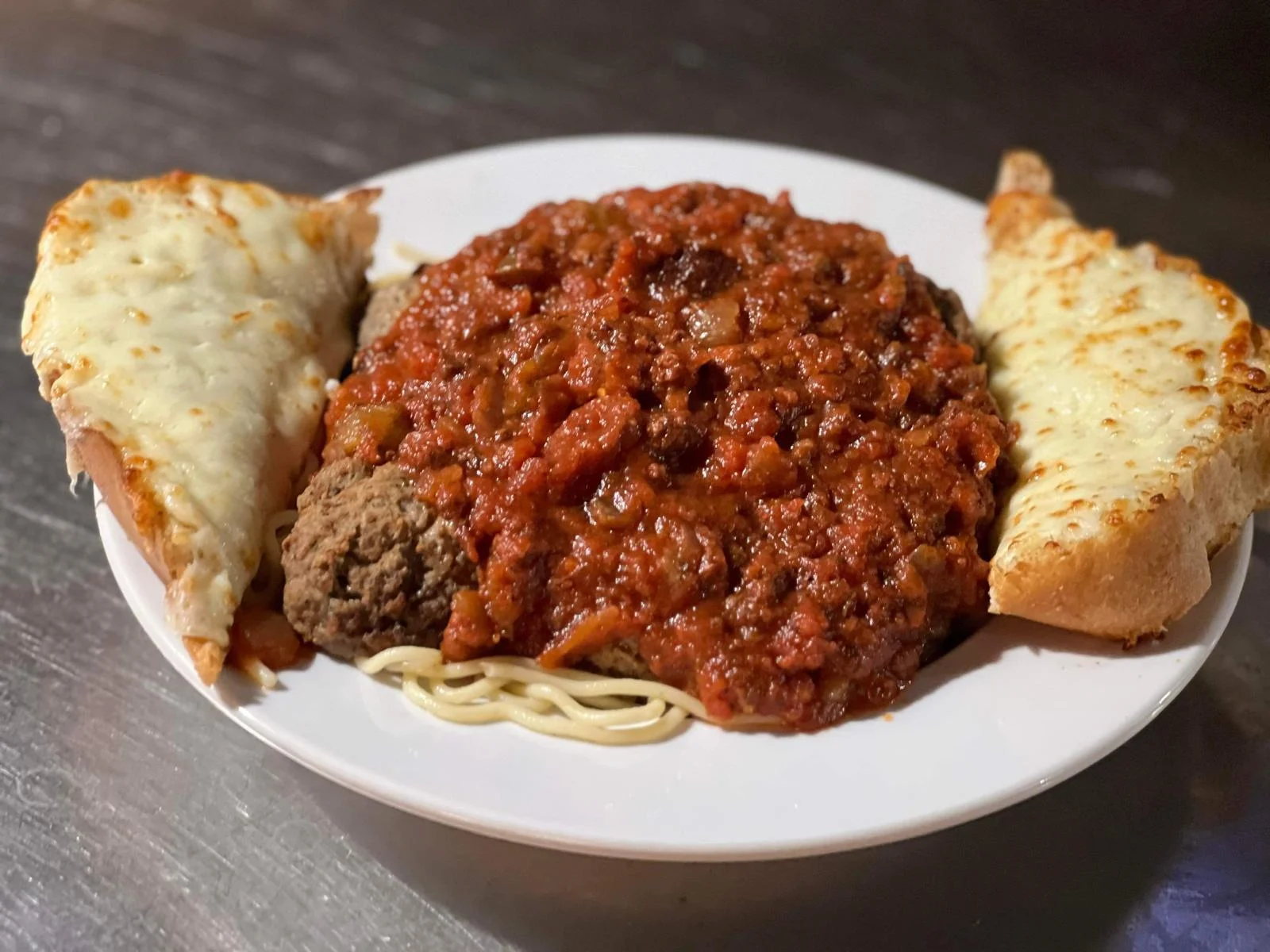 Spaghetti and meatballs with marinara sauce and garlic bread