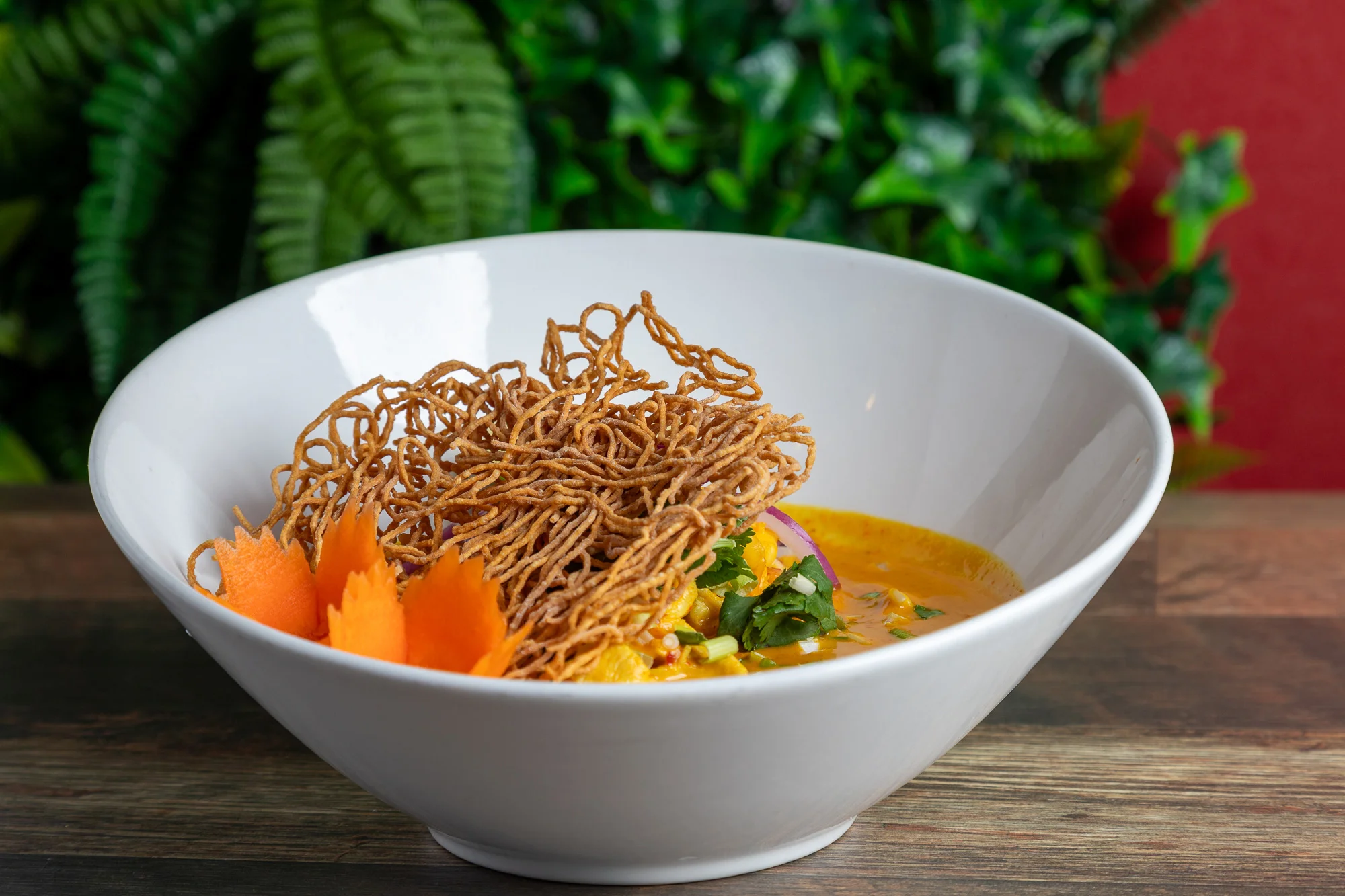 Bowl of Burmese mohinga with crispy noodles