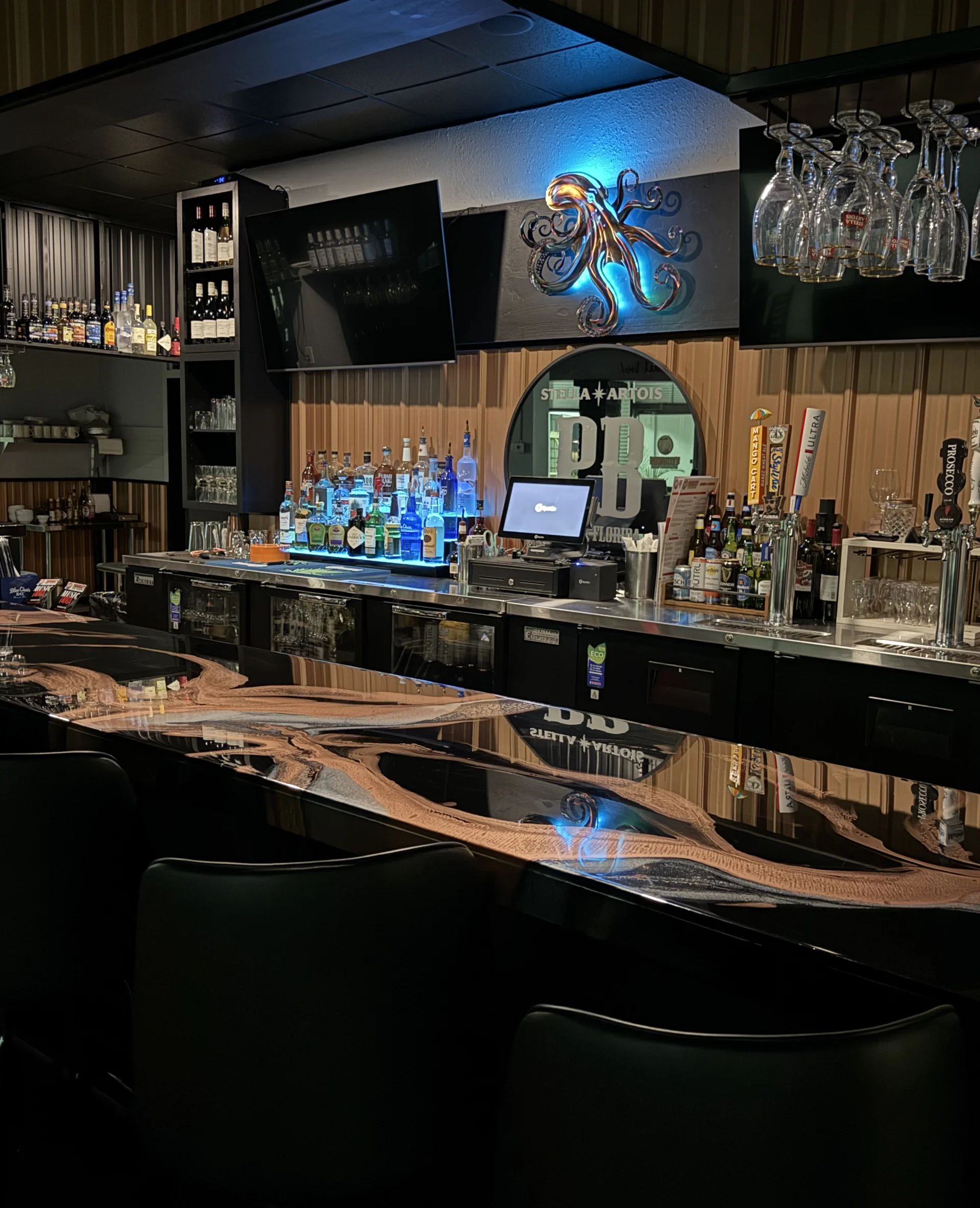 Casual restaurant bar