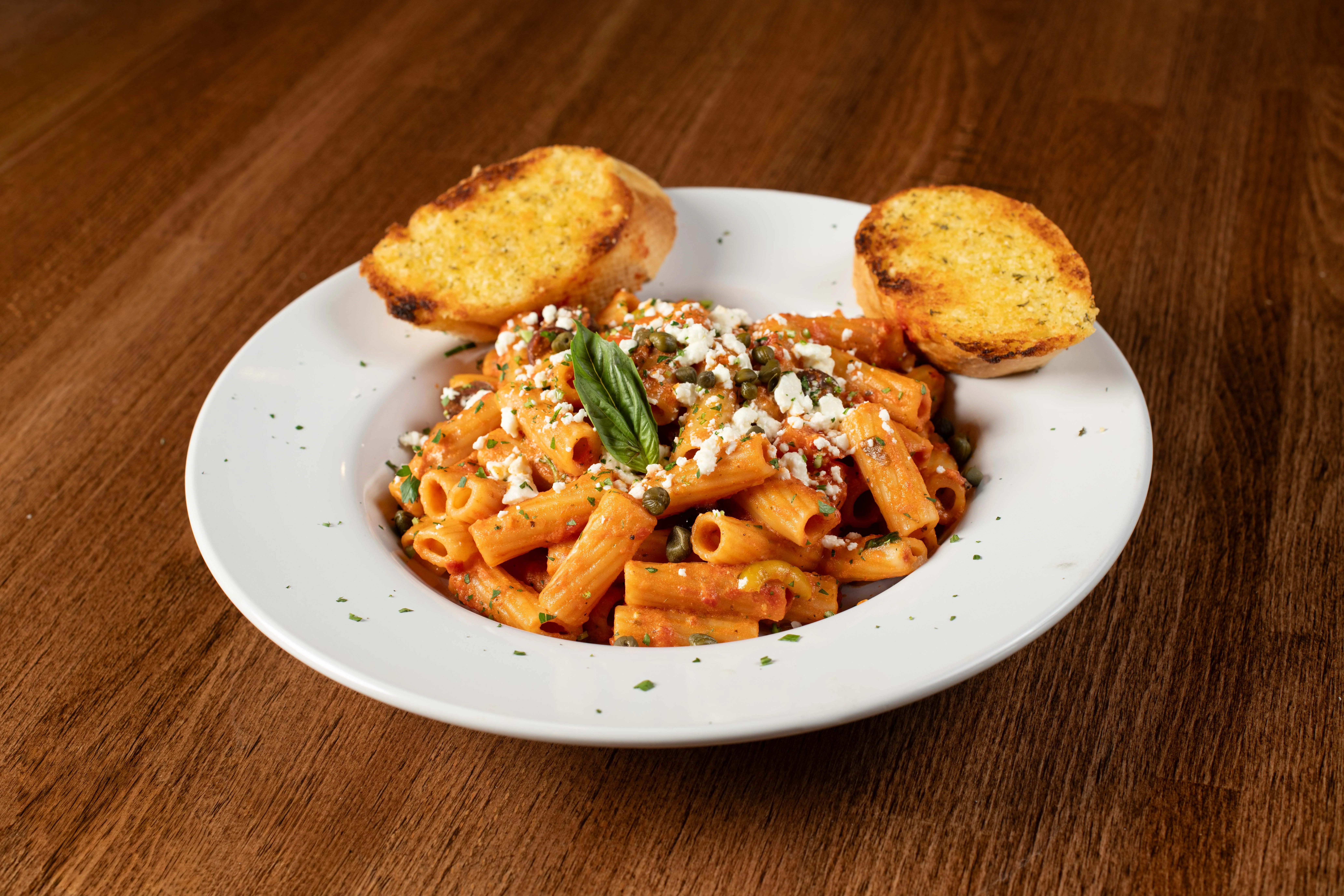 Creamy Italian rigatoni pasta with garlic bread