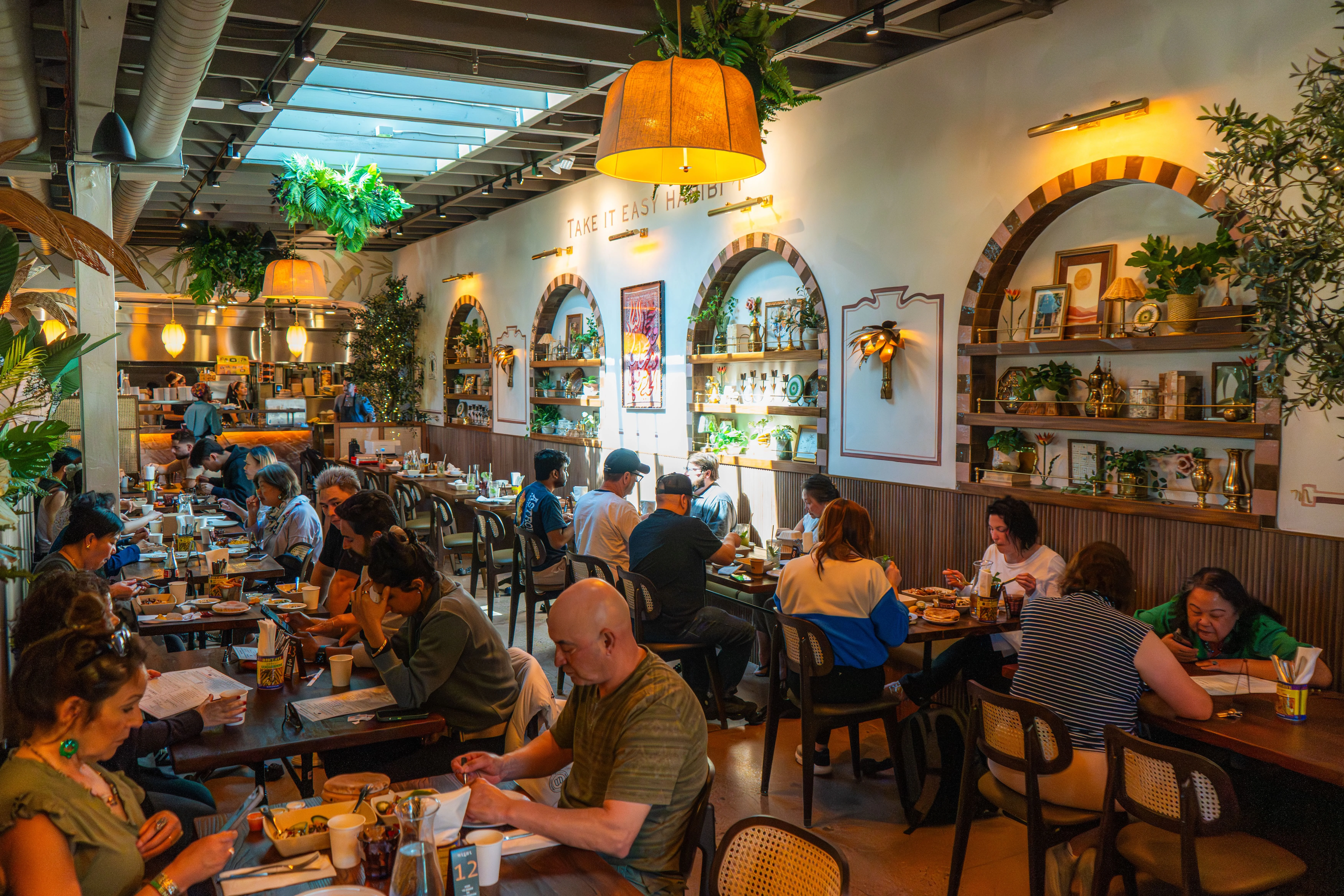 A busy night in Mazra - San Bruno dining room