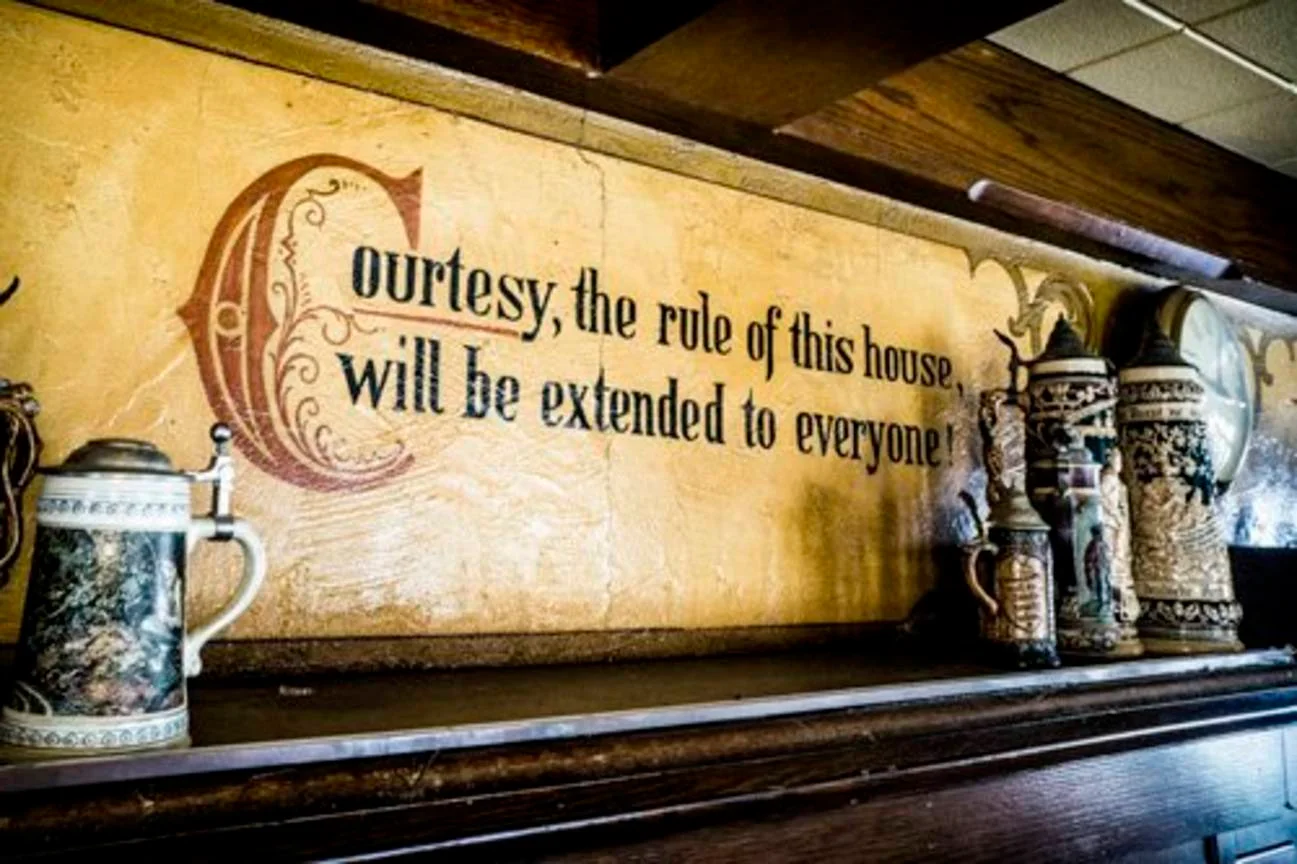 Restaurant wall decor with a courtesy message