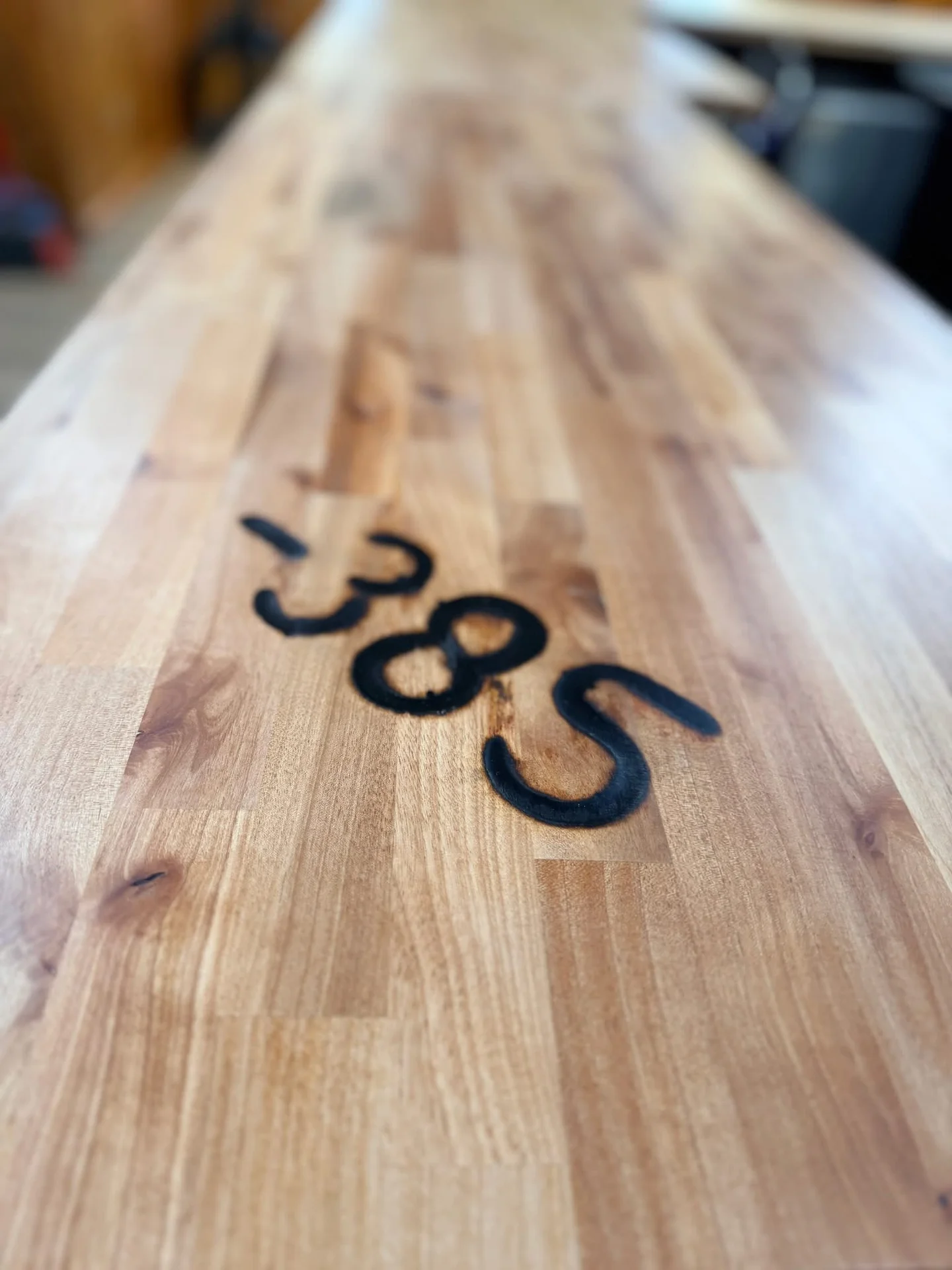 Bar 385