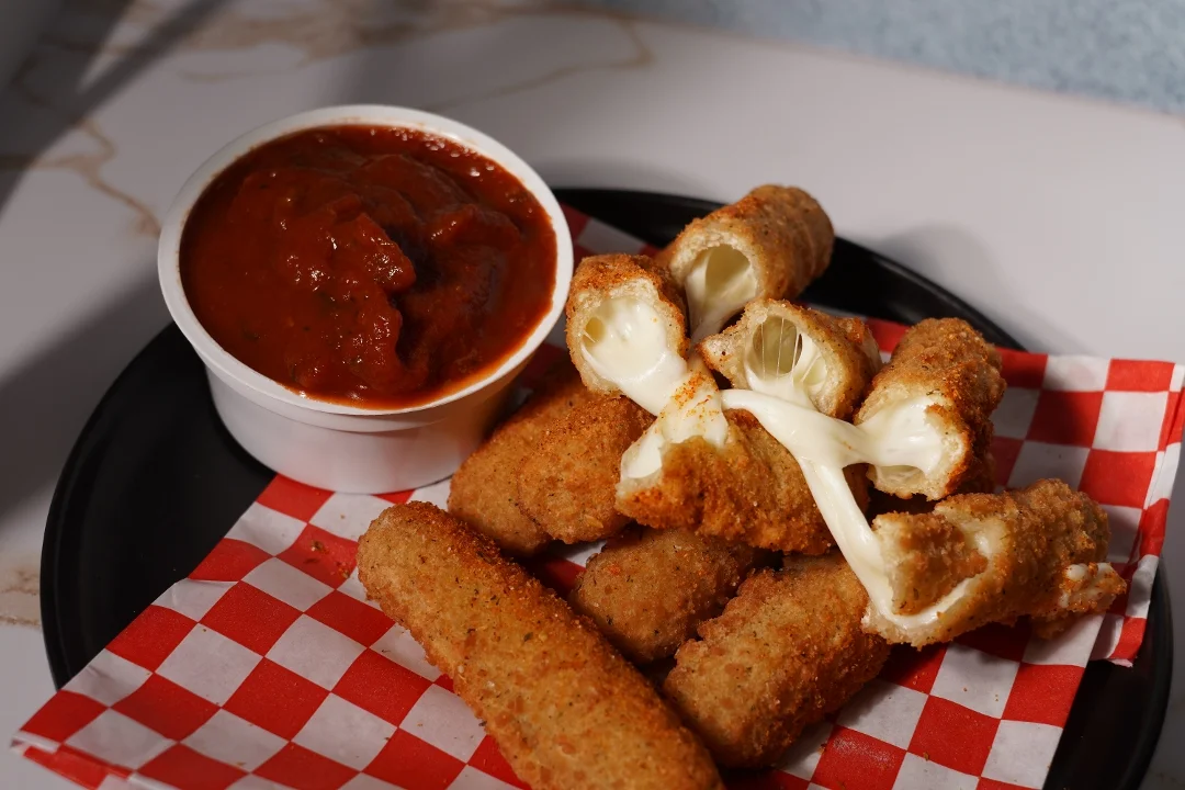 Mozzarella Sticks 6ct (Marinara Sauce)