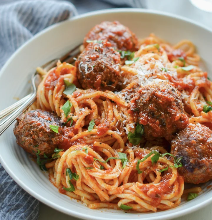 MONDAY SPAGHETTI  & MEATBALLS