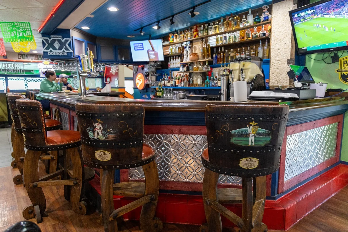 Large Full Service Bar