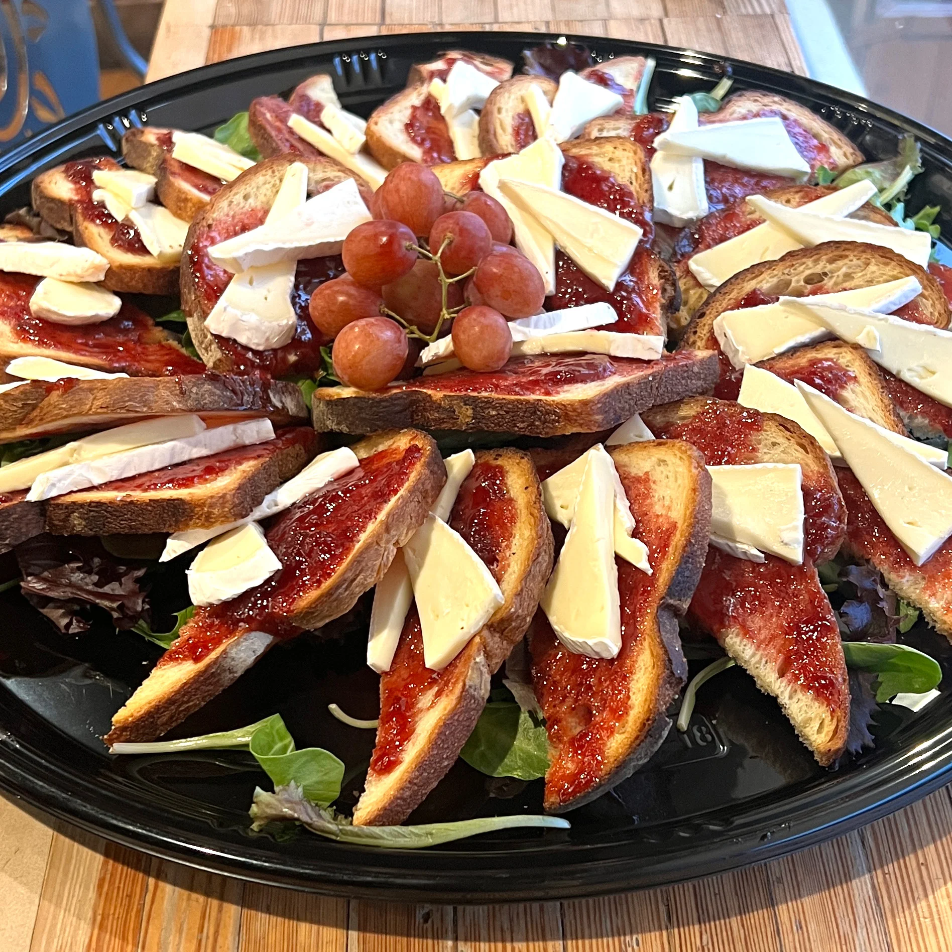 Artisan brie and jam crostini platter